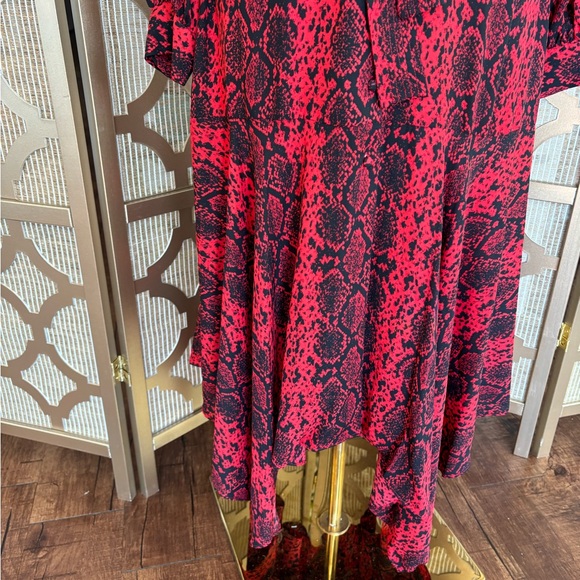 NWT | Vince Camuto Maxi dress | Red and Black snakeskin pattern | 6 - Picture 2 of 9